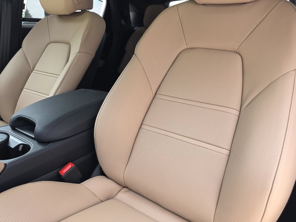 New 2026 Porsche Cayenne Coupe AWD/4WD image 5
