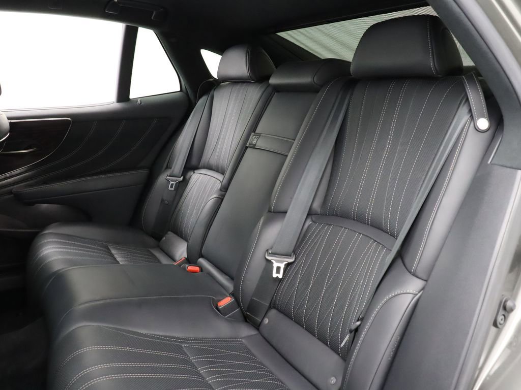 Used 2019 Lexus LS 500 w/ Interior Upgrade Package RWD image 33