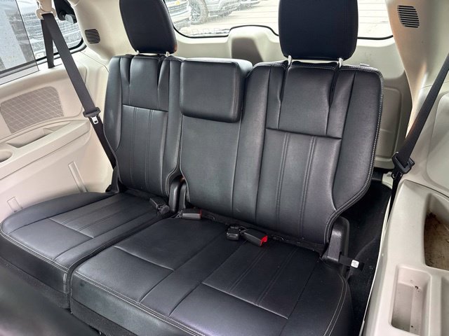 Used 2016 Chrysler Town & Country Touring w/ Driver Convenience Group FWD image 26