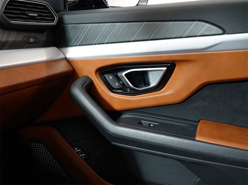 Used 2019 Lamborghini Urus image 18