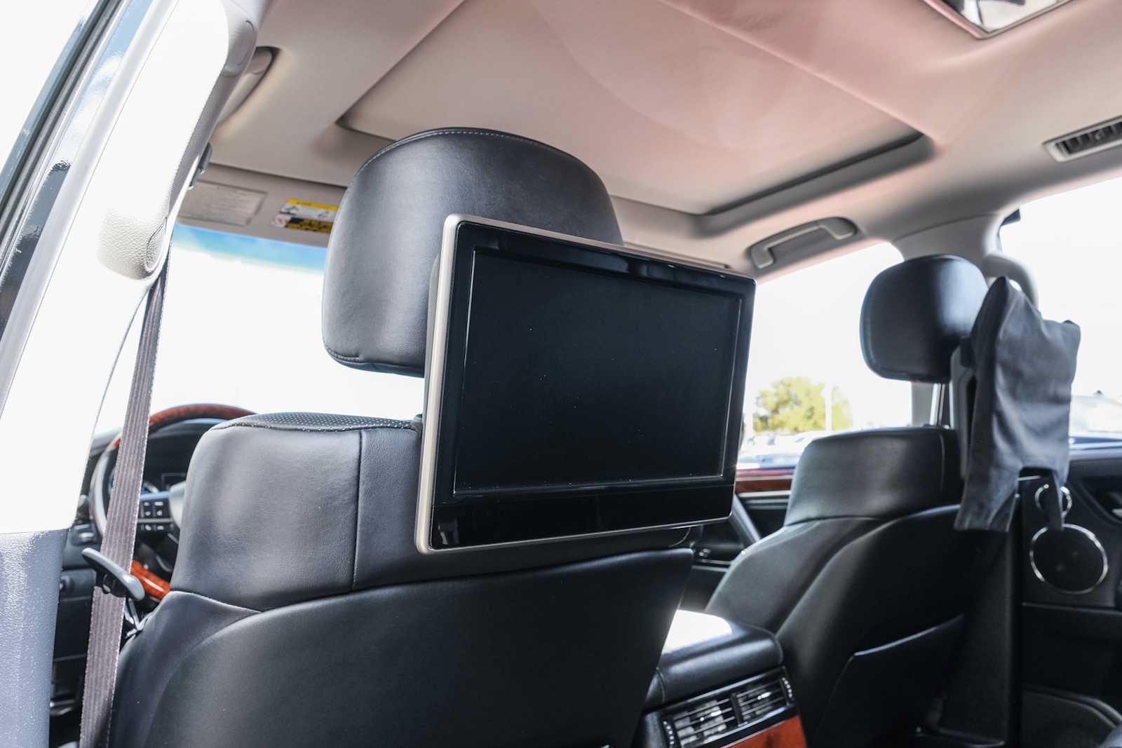 Used 2017 Lexus LX 570 4WD w/ Luxury Package image 29