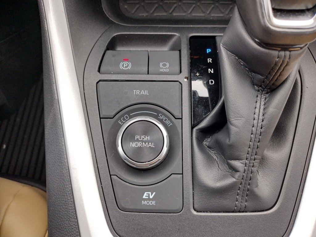 Used 2025 Toyota RAV4 XLE Premium image 31