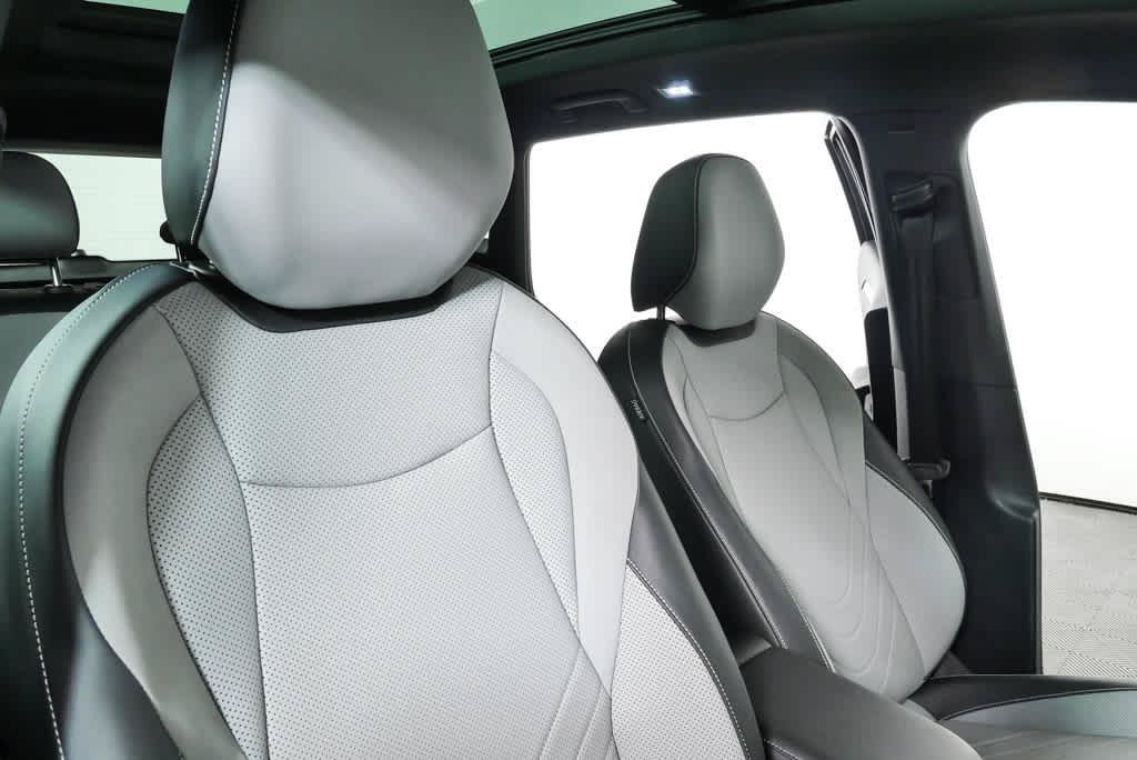 Certified 2025 Volkswagen Tiguan SE R-Line FWD image 21