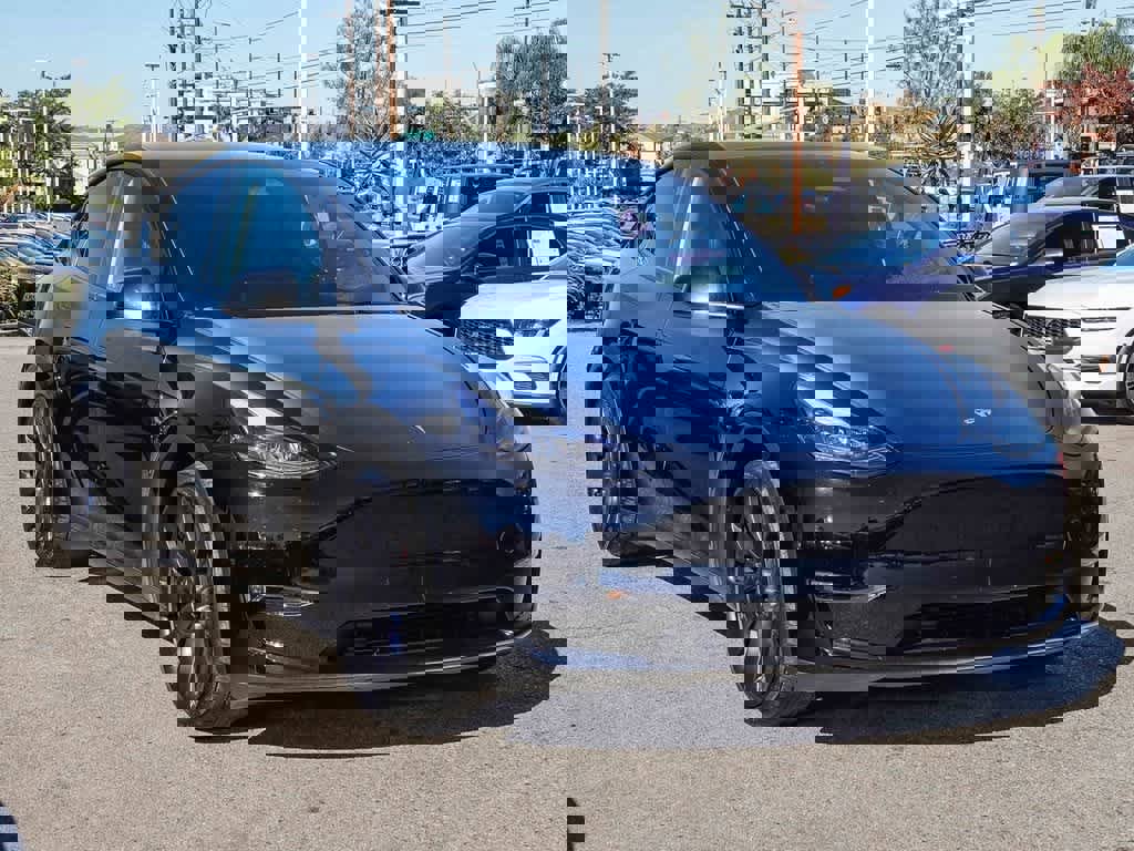 Used 2023 Tesla Model Y Performance image 3