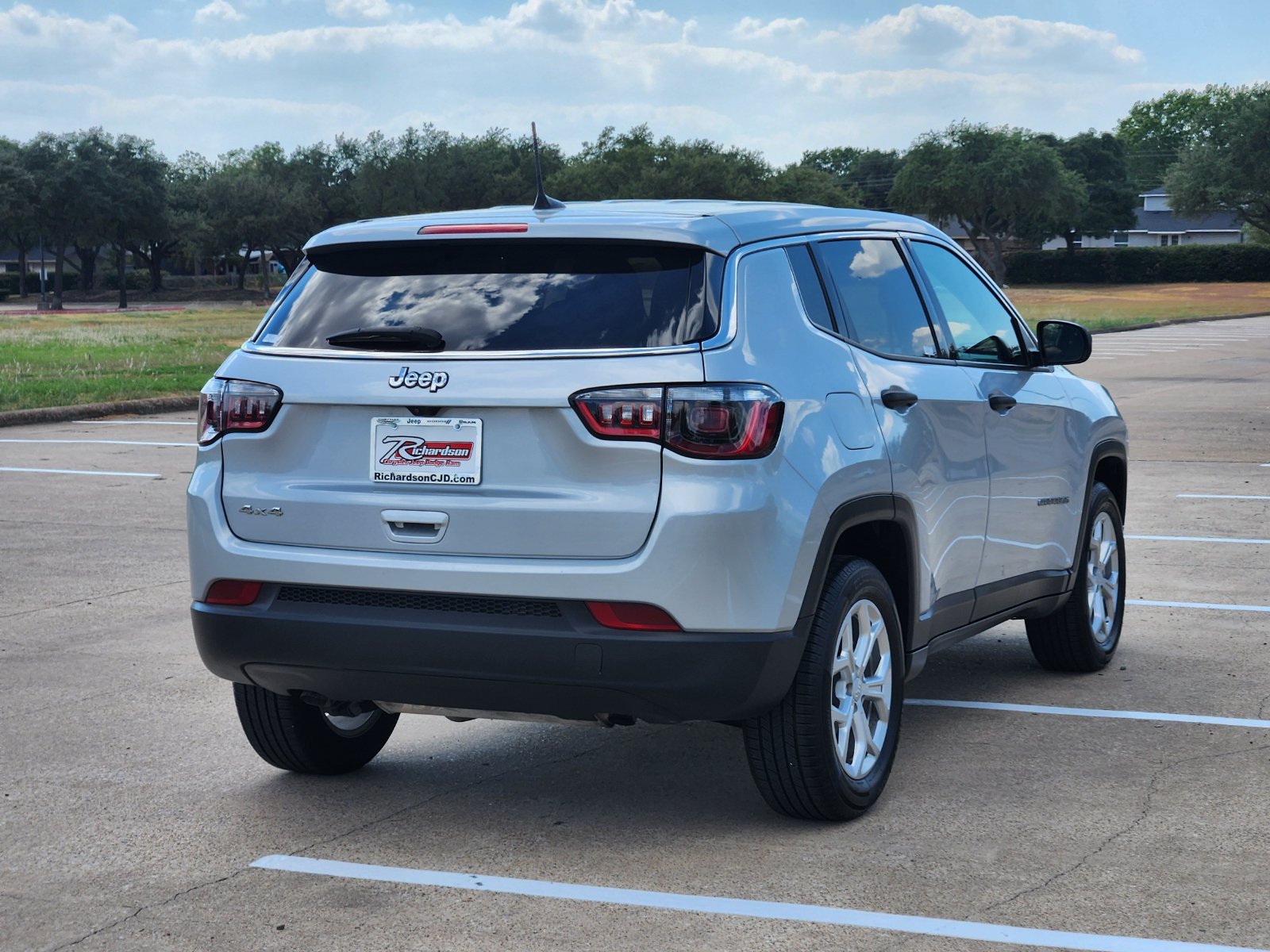 Used 2024 Jeep Compass Sport AWD/4WD image 6