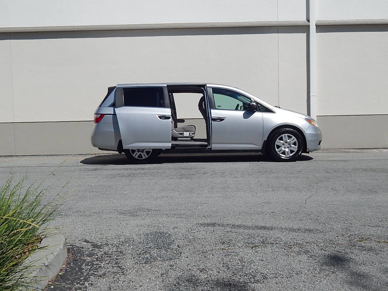 Used 2012 Honda Odyssey LX image 4