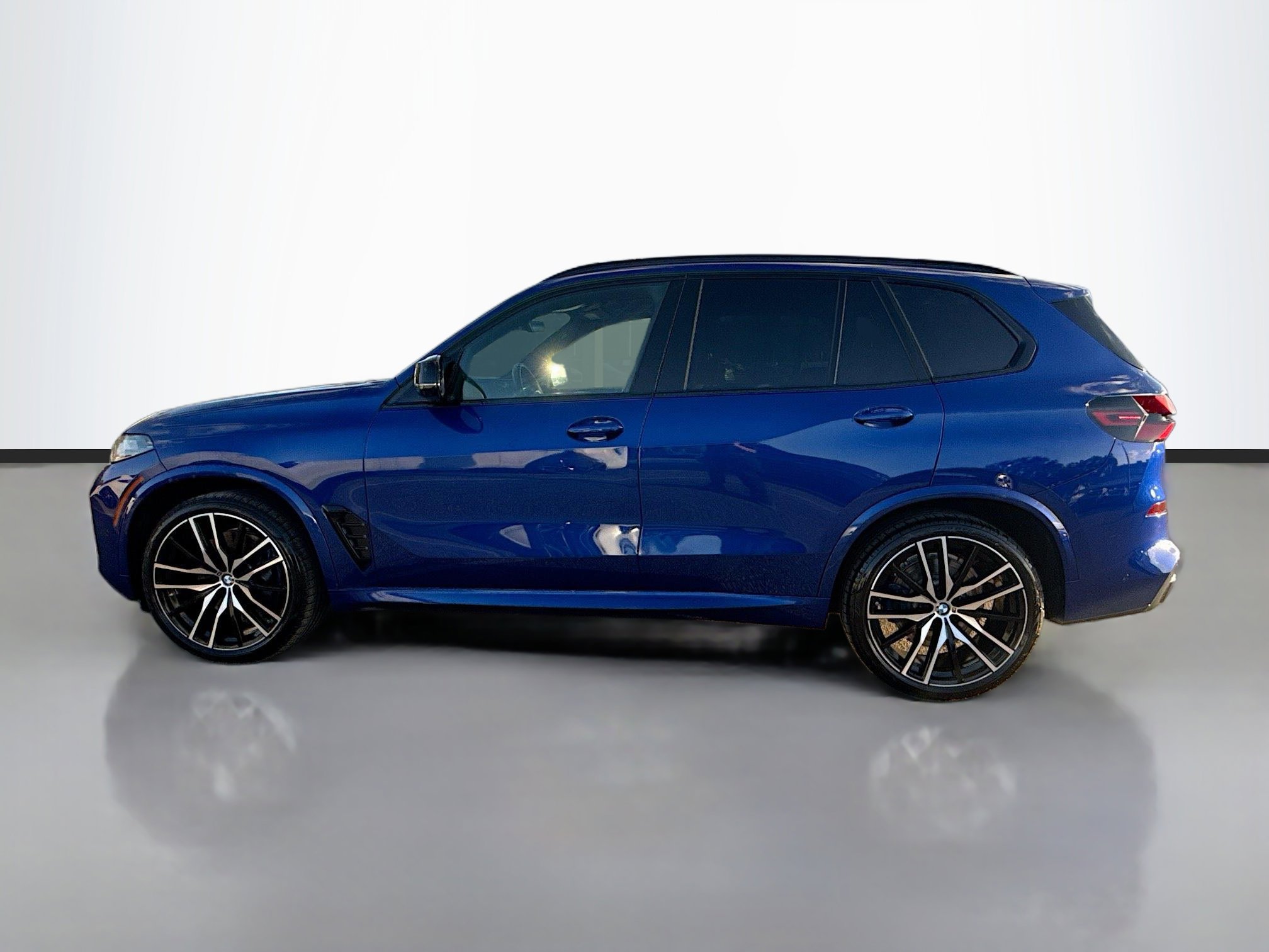 Used 2026 BMW X5 M60i image 6