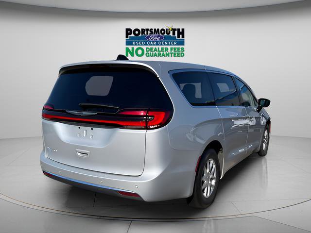 Used 2024 Chrysler Pacifica Touring-L FWD image 30