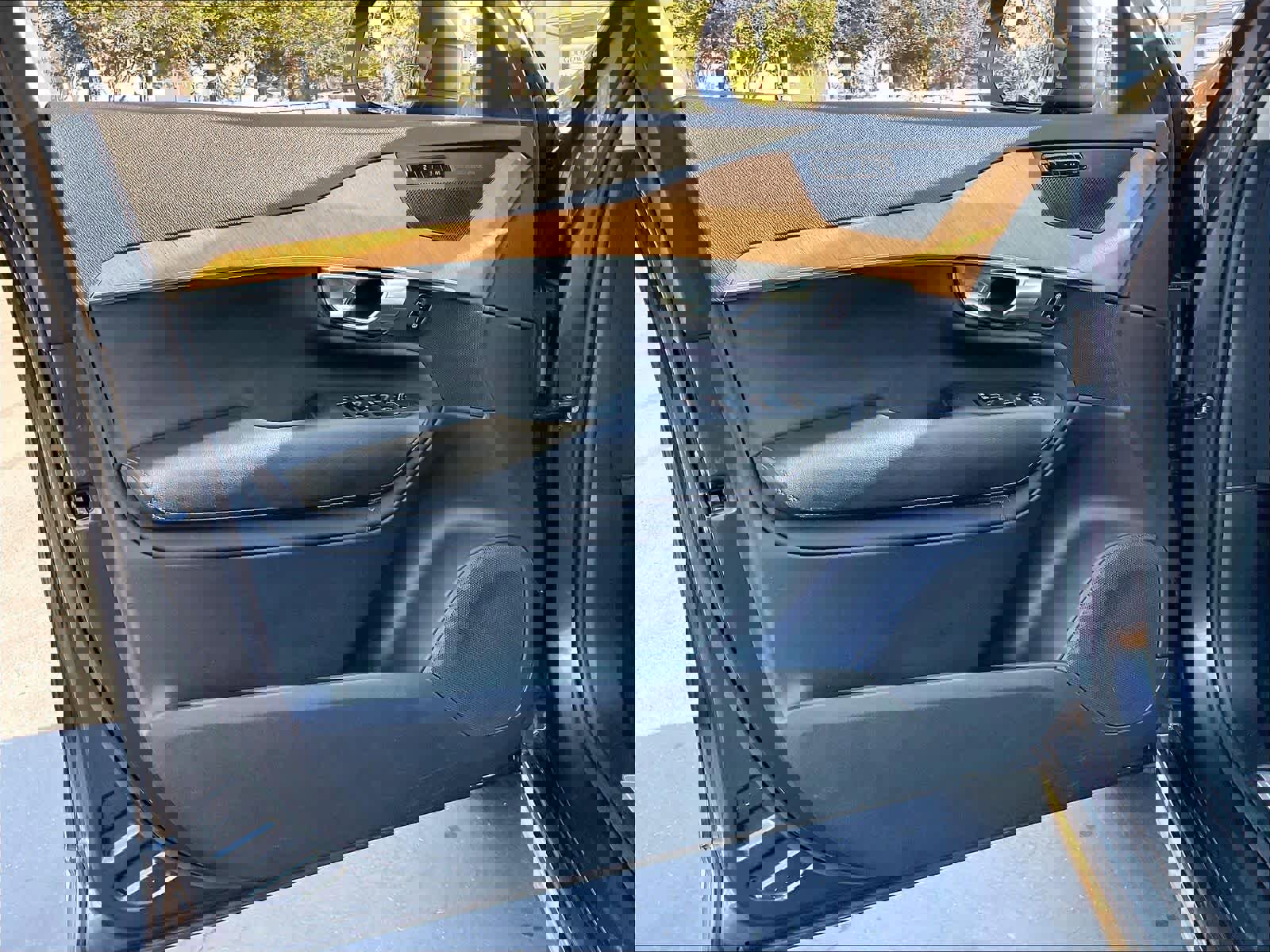 Used 2023 Volvo XC90 B6 Plus w/ Protection Package Premier image 26