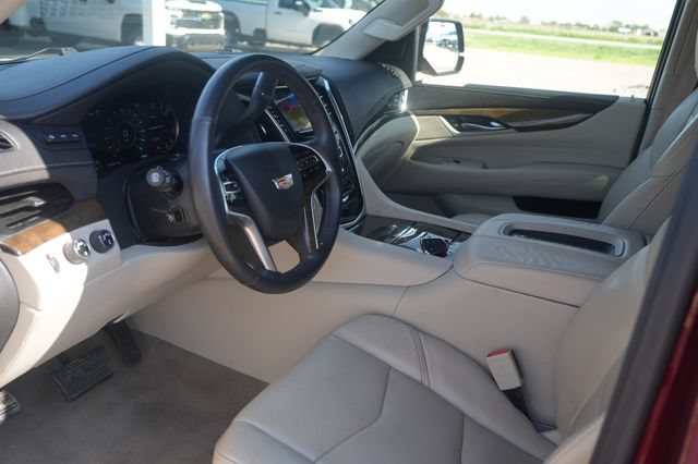 Used 2018 Cadillac Escalade Luxury AWD/4WD image 10