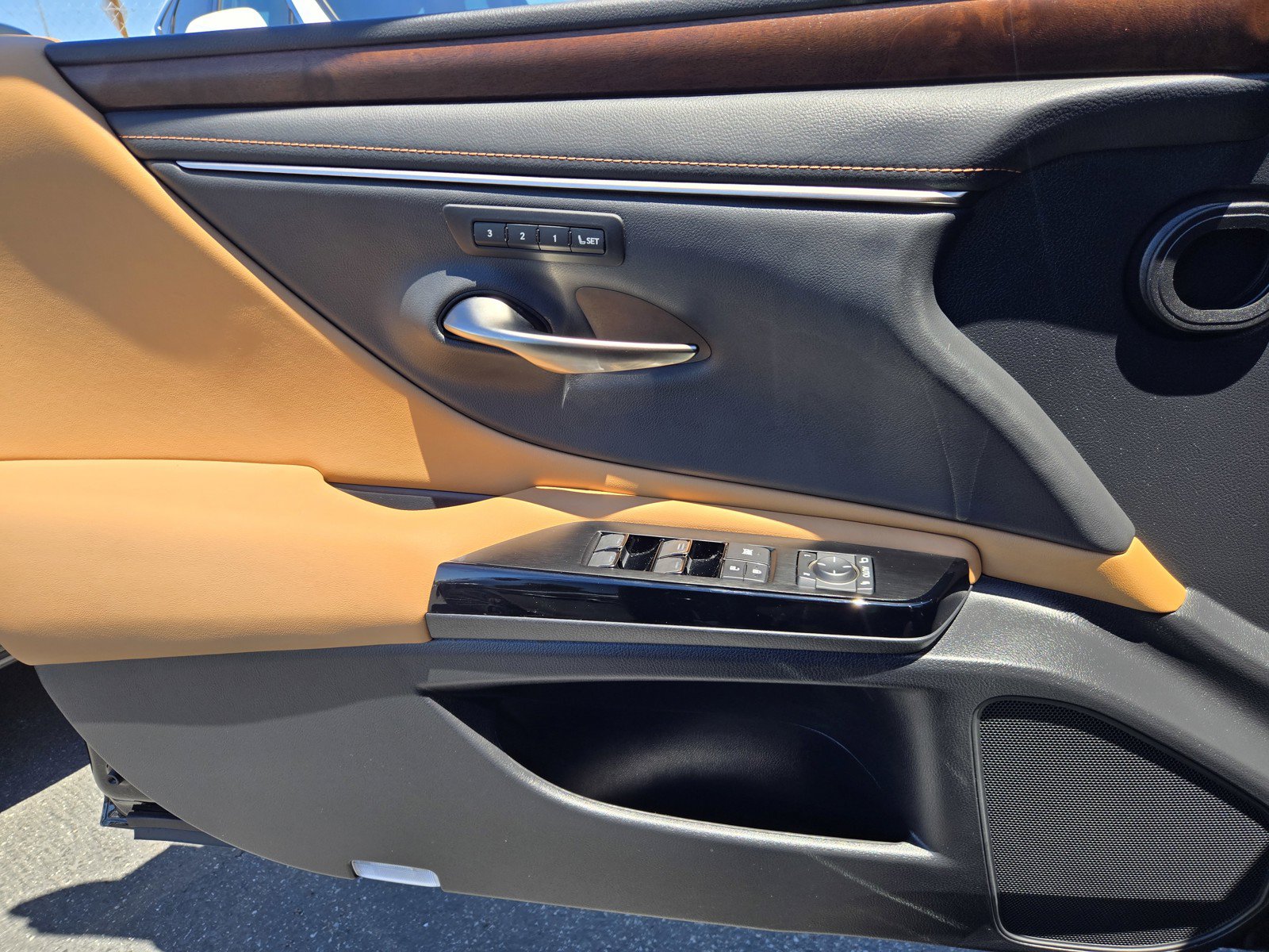 Certified 2024 Lexus ES 300h w/ Premium Package FWD image 26