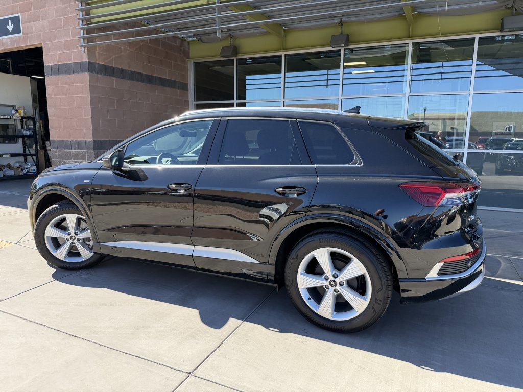 Used 2024 Audi Q4 e-tron Premium image 5
