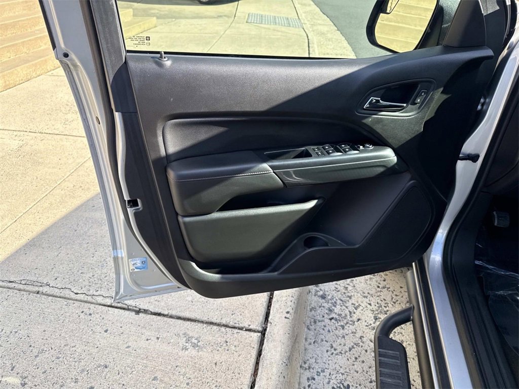 Used 2016 GMC Canyon SLE w/ All Terrain Package image 15