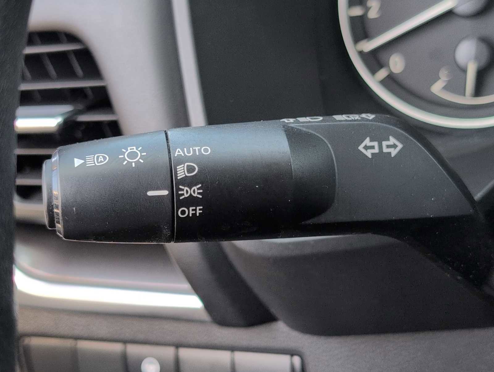 Used 2023 Nissan Rogue SV AWD/4WD image 26