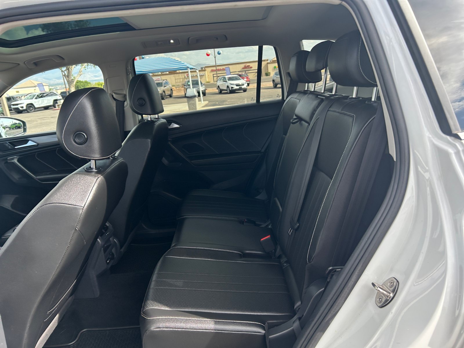 Used 2023 Volkswagen Tiguan SE AWD/4WD image 17