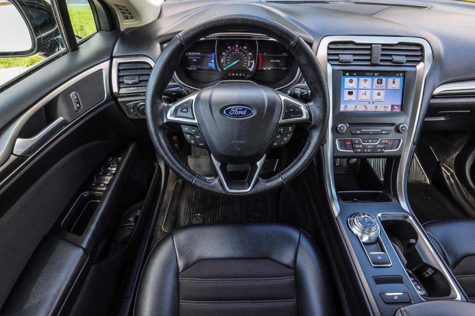 Used 2017 Ford Fusion SE w/ Equipment Group 201A FWD image 25