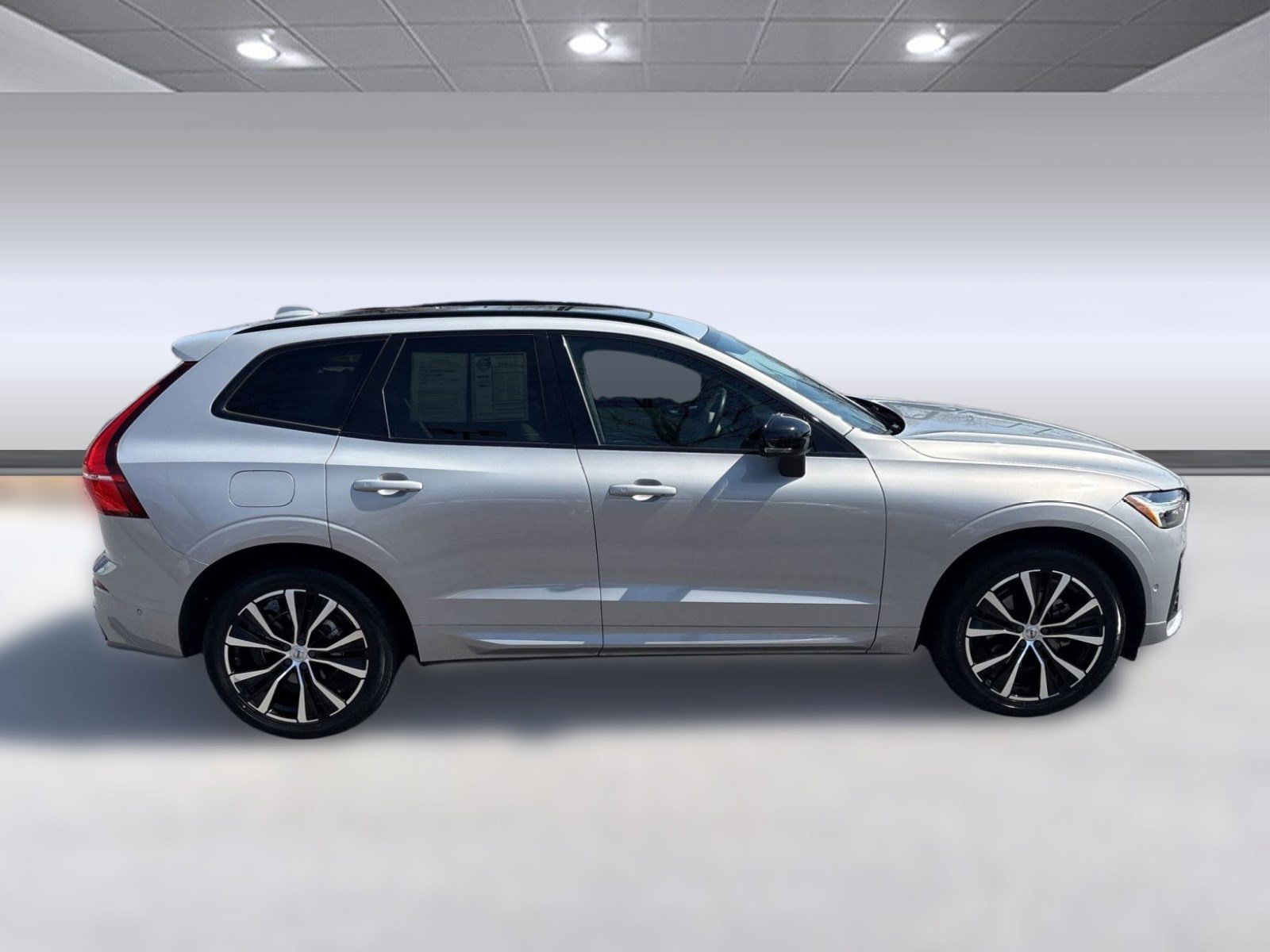 Used 2023 Volvo XC60 B5 Ultimate w/ Climate Package image 8