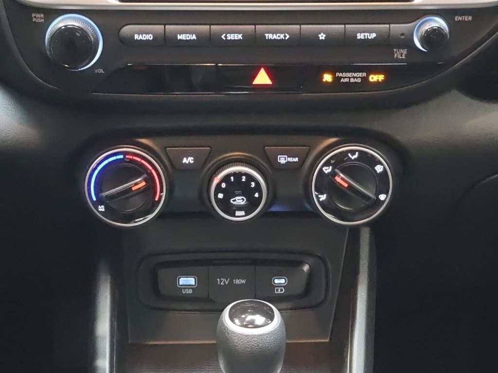 Certified 2025 Hyundai Venue SE image 20