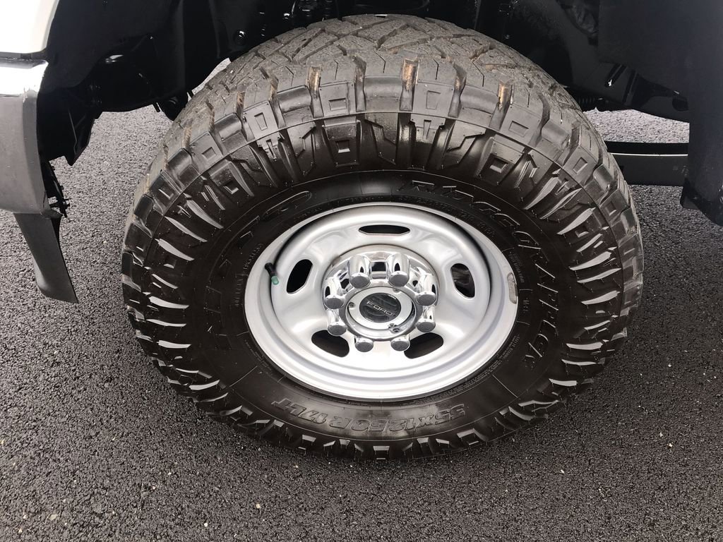 Used 2025 Ford F250 XL w/ XL Chrome Package image 10