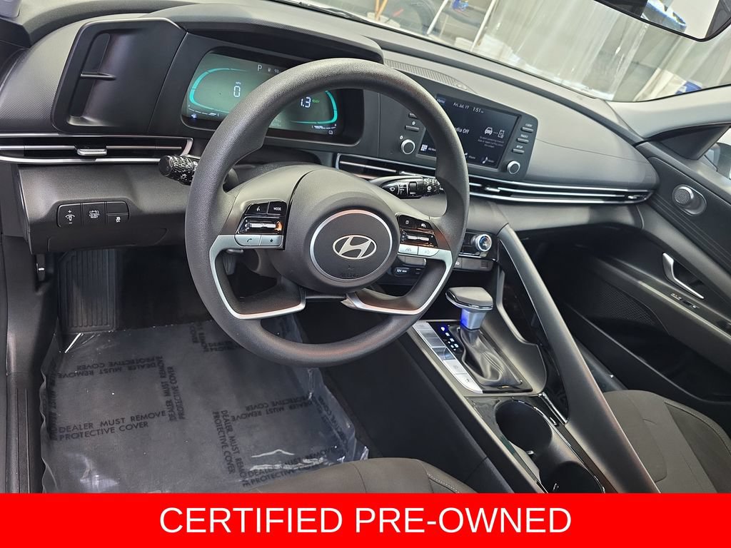 Certified 2025 Hyundai Elantra Hybrid FWD image 16