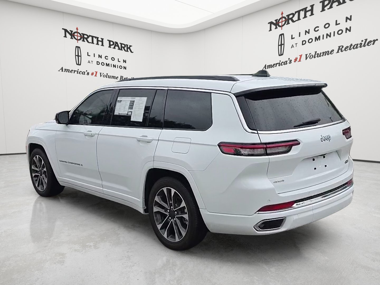 Used 2025 Jeep Grand Cherokee L Overland AWD/4WD image 3