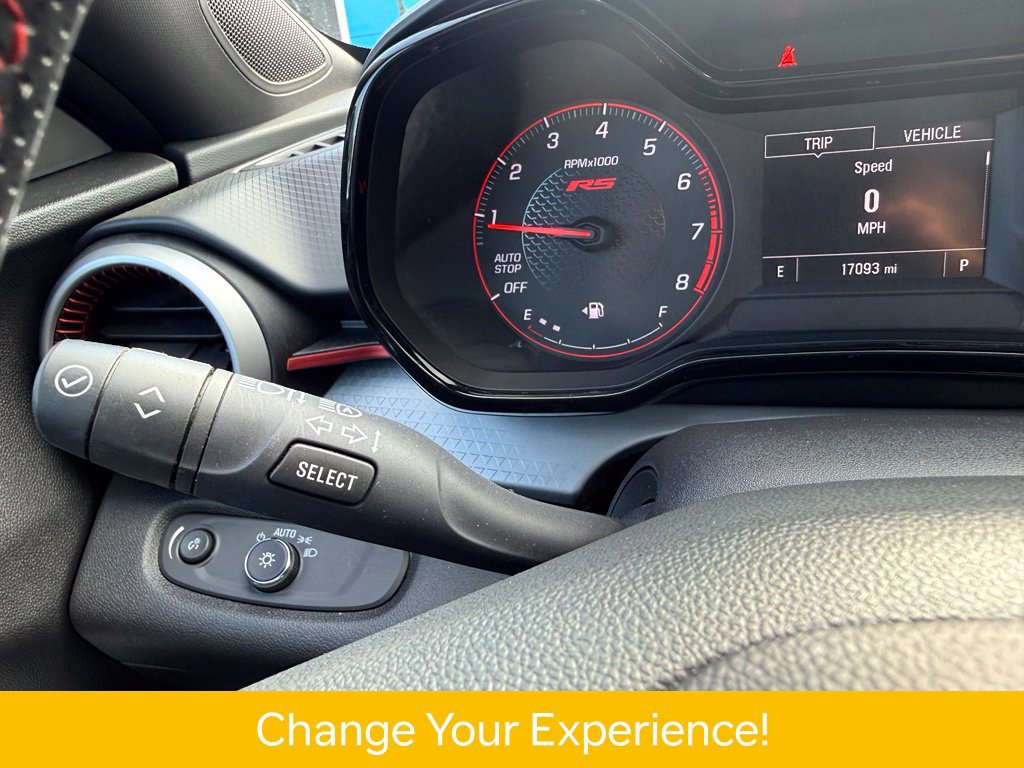 Used 2025 Chevrolet Trax RS w/ Sunroof Package FWD image 24