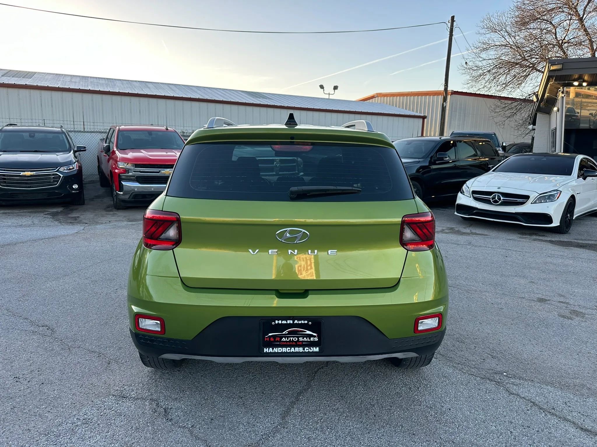 Used 2021 Hyundai Venue SEL FWD image 4