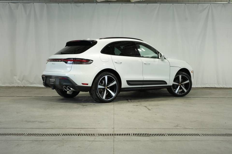Certified 2026 Porsche Macan AWD/4WD image 7