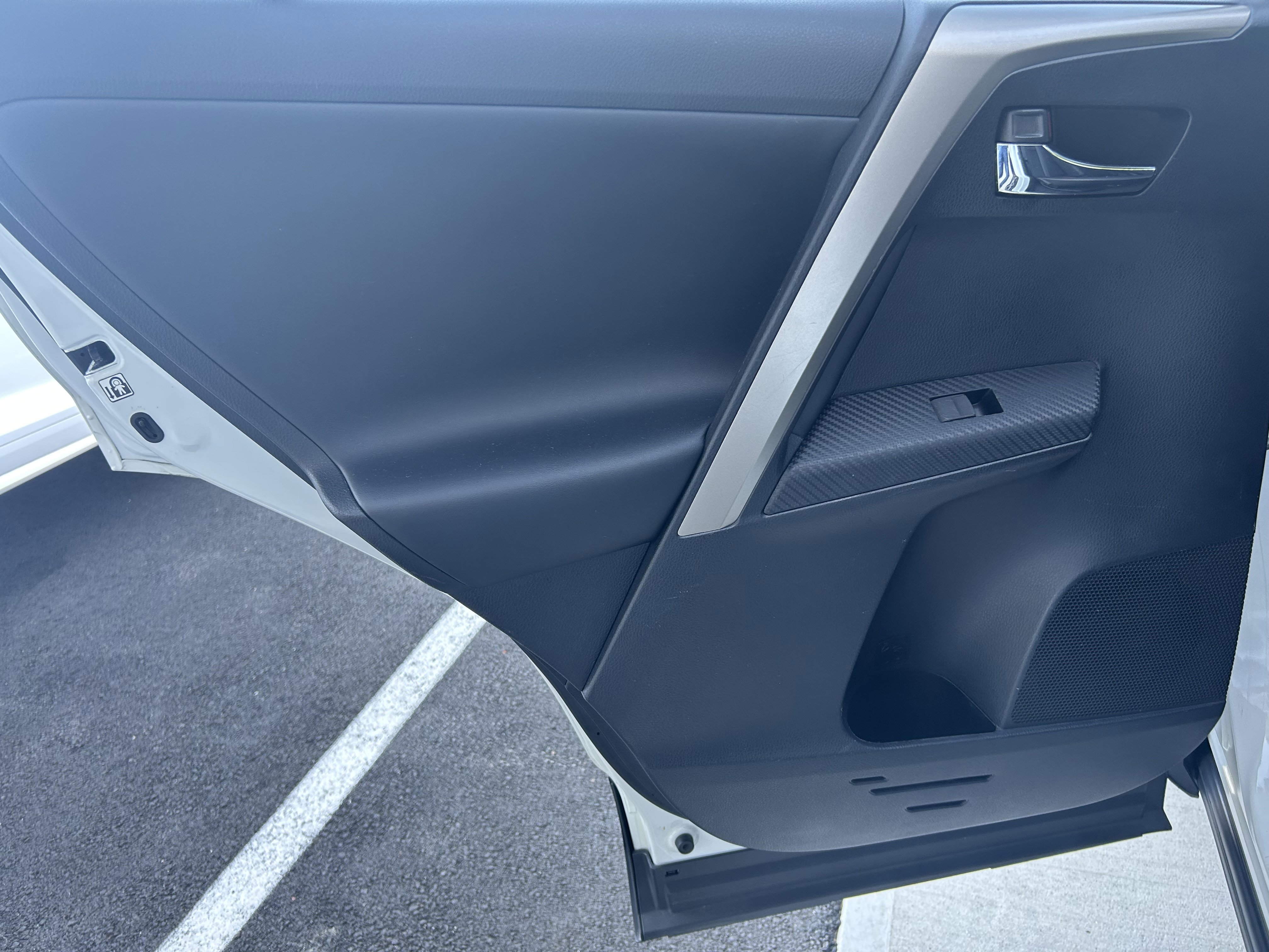 Used 2015 Toyota RAV4 Limited image 25