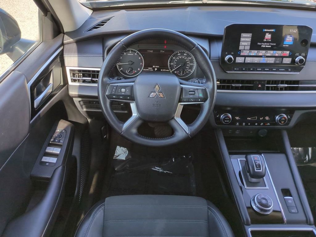Used 2024 Mitsubishi Outlander SE image 17