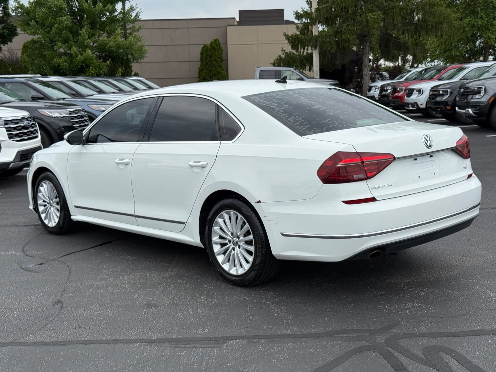 Used 2017 Volkswagen Passat 1.8T SE FWD image 6