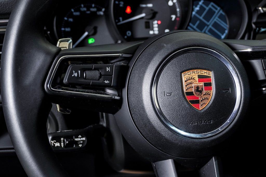 Certified 2025 Porsche Macan AWD/4WD image 20