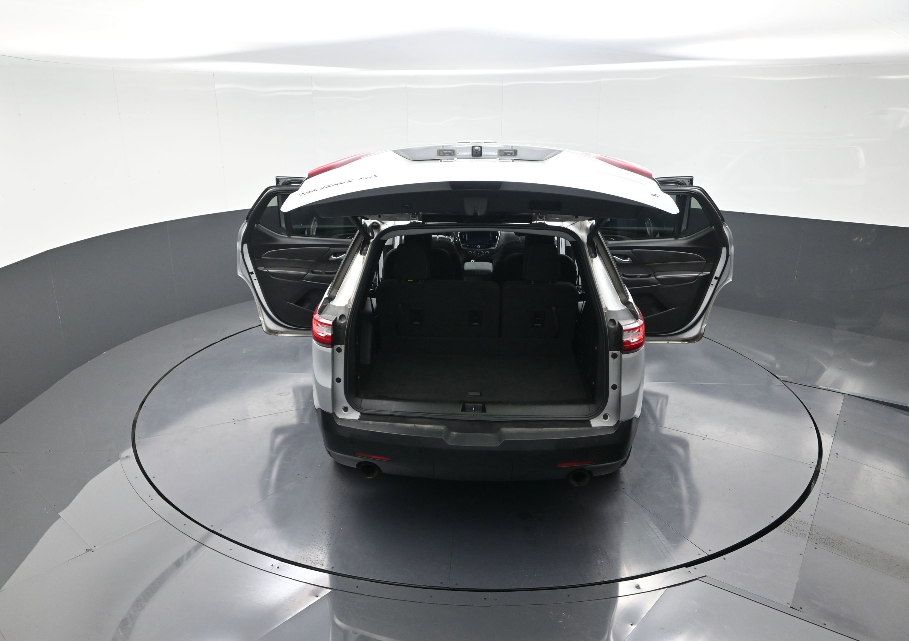 Used 2020 Chevrolet Traverse LT image 13