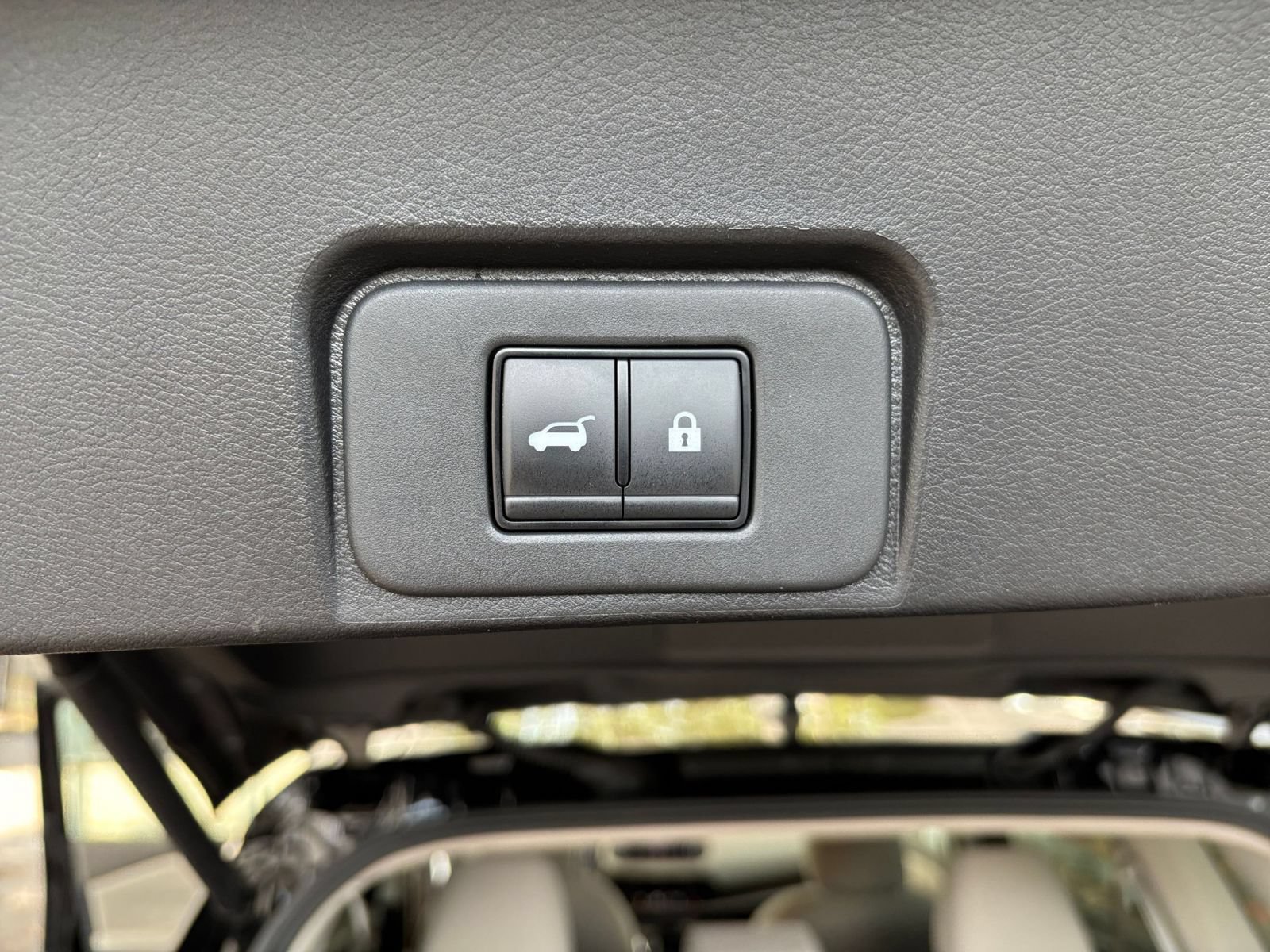 Used 2025 Nissan Rogue SV FWD image 19