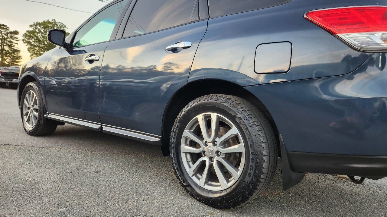 Used 2015 Nissan Pathfinder SV w/ Cargo Package image 9