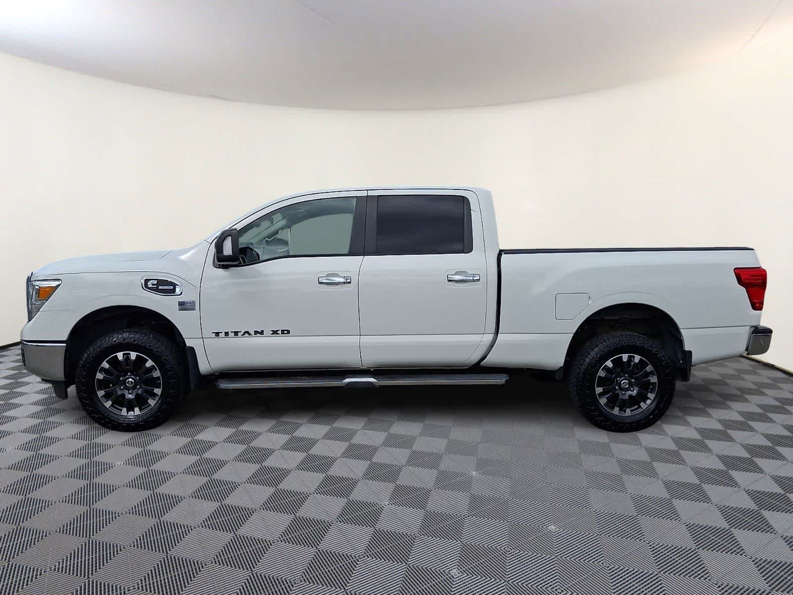 Used 2017 Nissan Titan XD AWD/4WD image 8