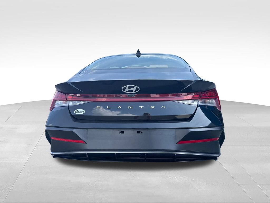 Used 2024 Hyundai Elantra SEL w/ Convenience Package FWD image 4
