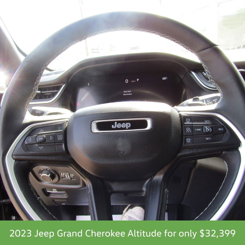 Used 2023 Jeep Grand Cherokee Altitude AWD/4WD image 18