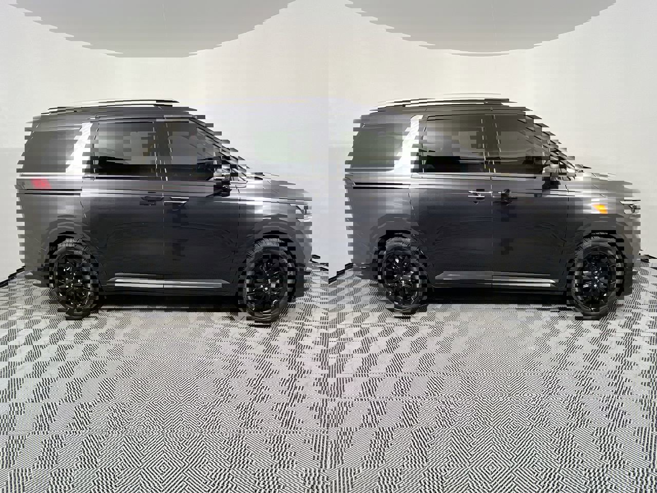 Certified 2024 Kia Carnival SX Prestige image 2