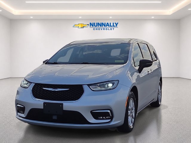 Used 2024 Chrysler Pacifica Touring-L