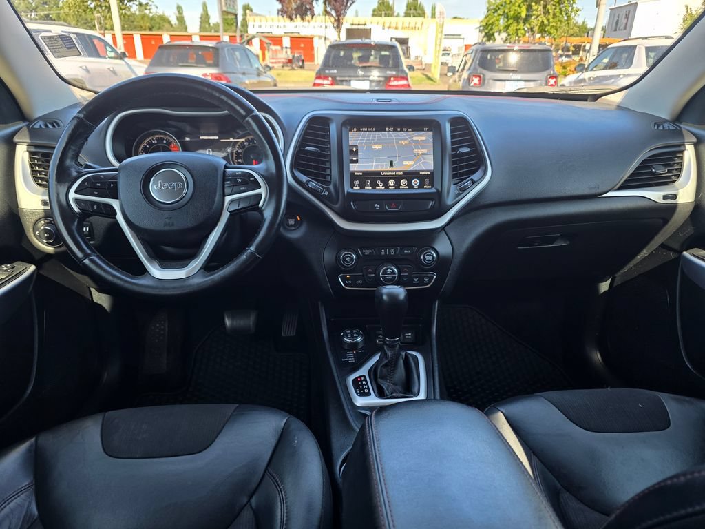 Used 2018 Jeep Cherokee Trailhawk AWD/4WD image 5