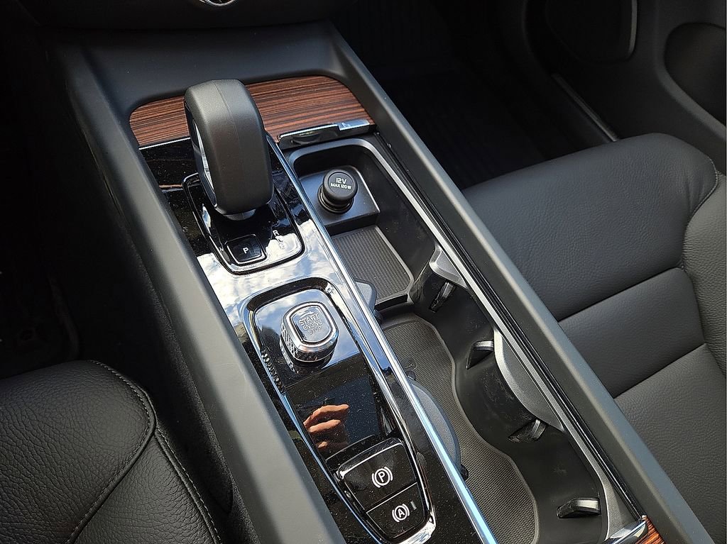 New 2026 Volvo V60 B5 Cross Country Plus w/ Protection Package Premier image 30