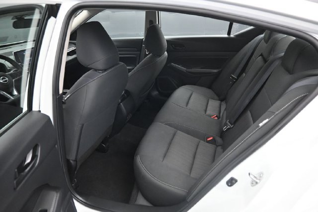 Used 2025 Nissan Altima 2.5 SV FWD image 10