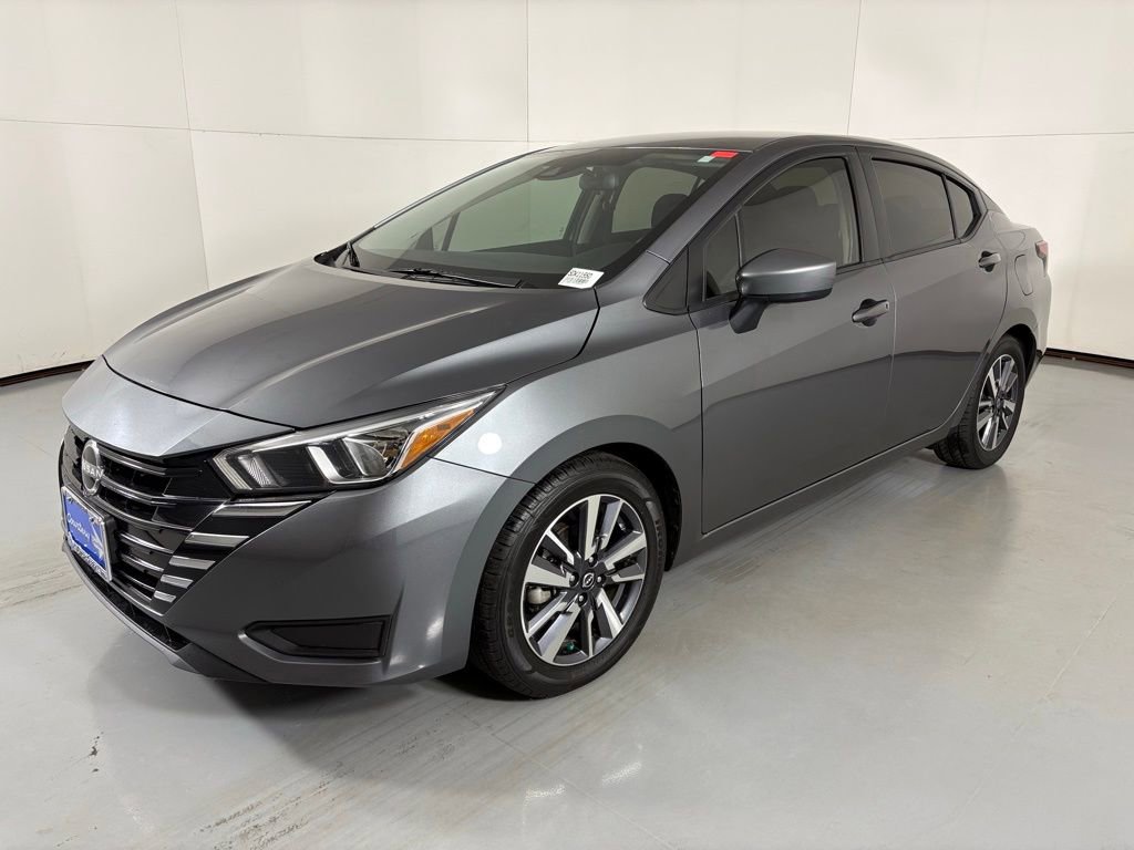 Used 2023 Nissan Versa SV image 4