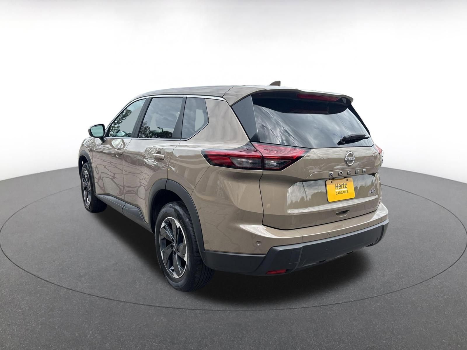 Used 2025 Nissan Rogue SV AWD/4WD image 12