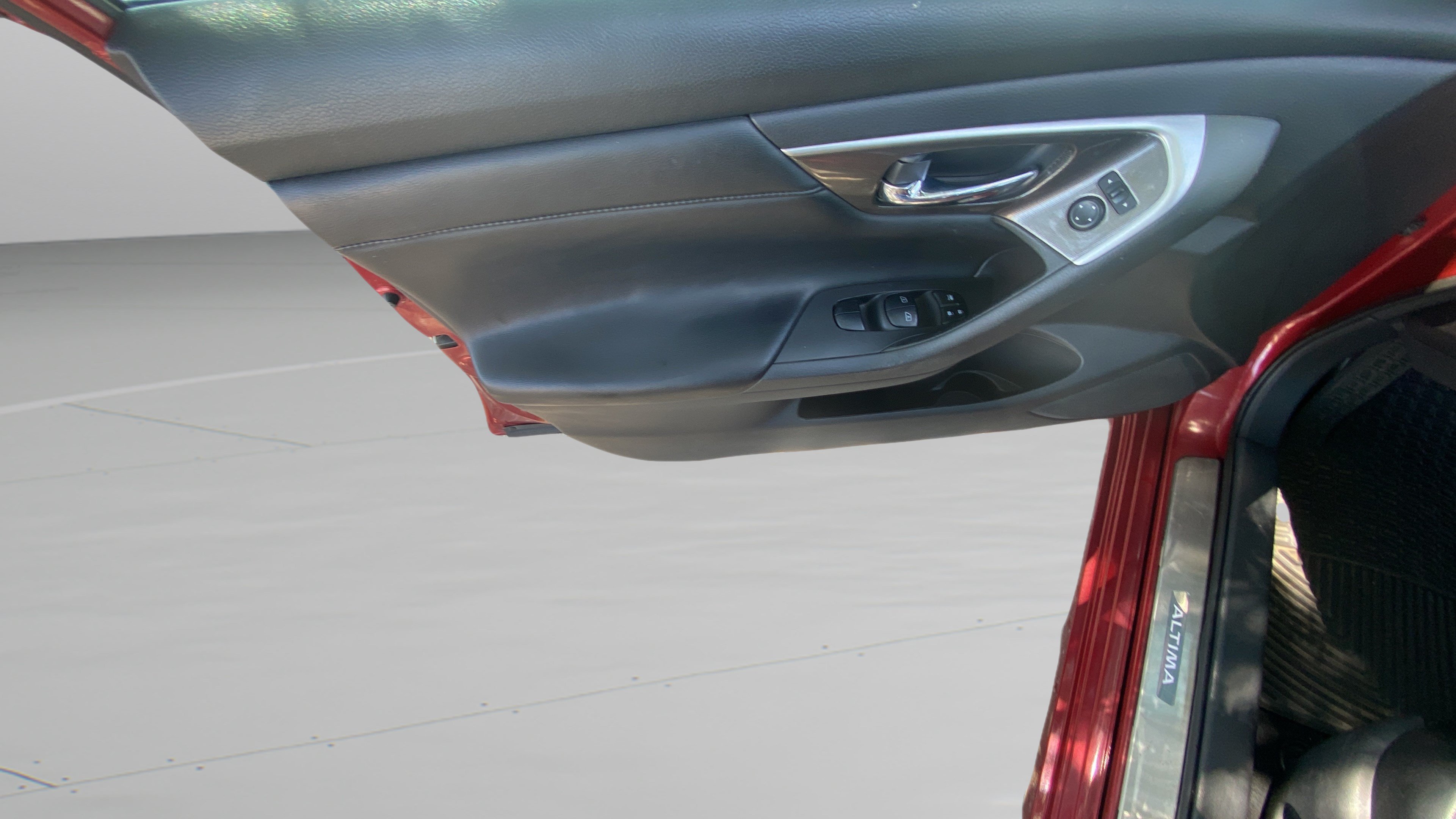 Used 2015 Nissan Altima 3.5 SL FWD image 10