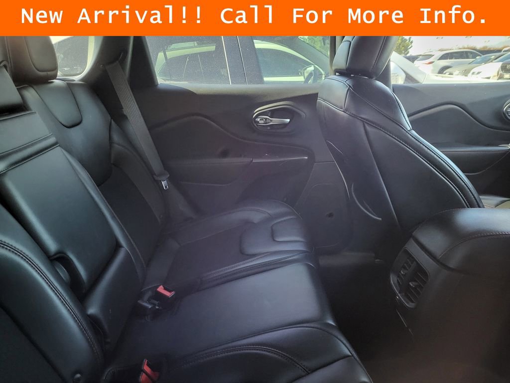 Used 2019 Jeep Cherokee Trailhawk w/ Cold Weather Group AWD/4WD image 11