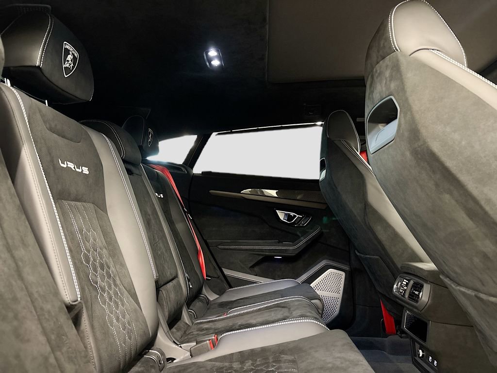 Used 2023 Lamborghini Urus Performante AWD/4WD image 16