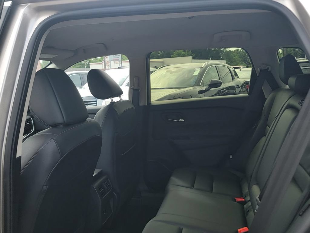 Used 2024 Nissan Rogue SL AWD/4WD image 16