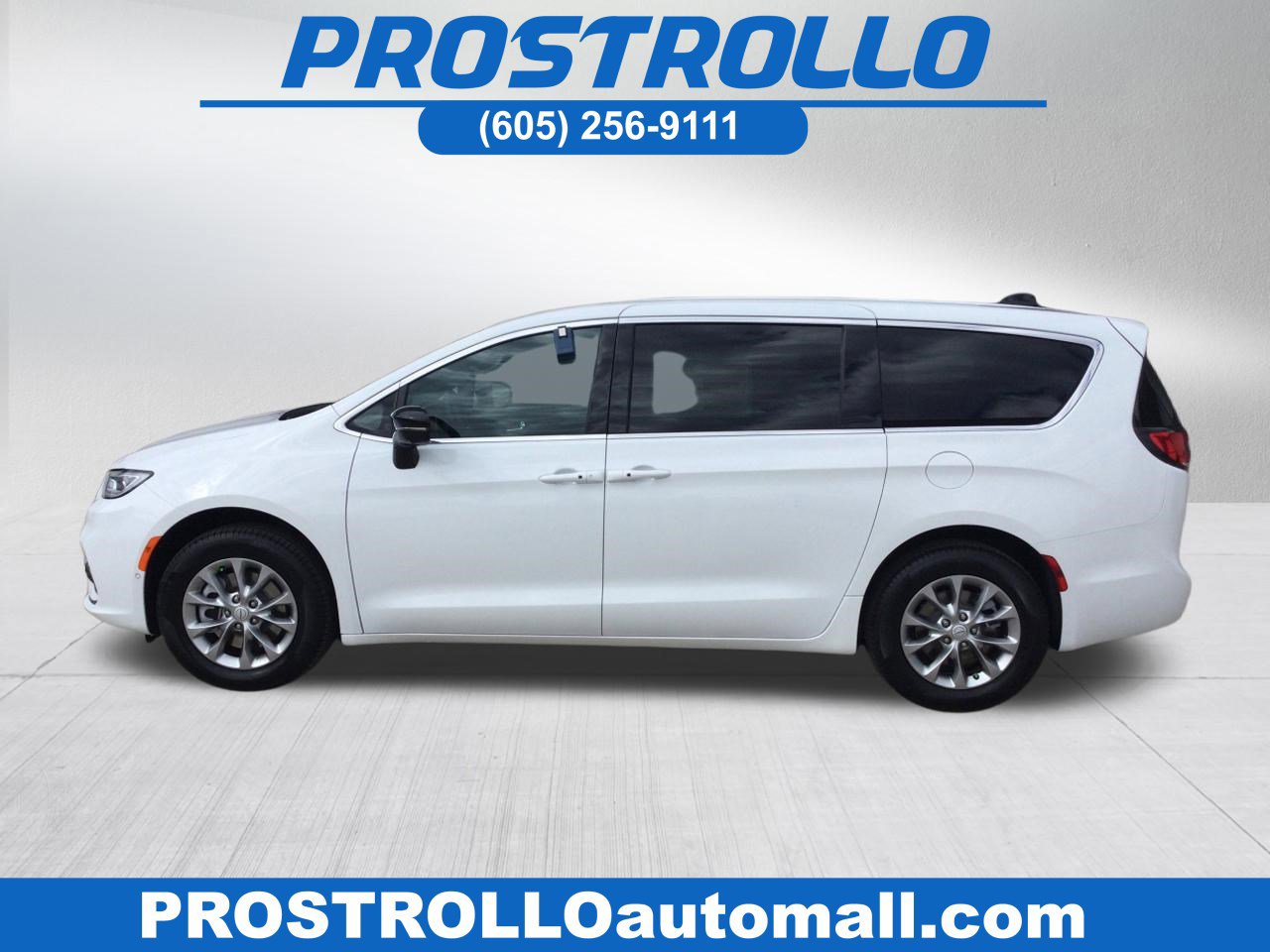 New 2026 Chrysler Pacifica Select AWD/4WD image 1